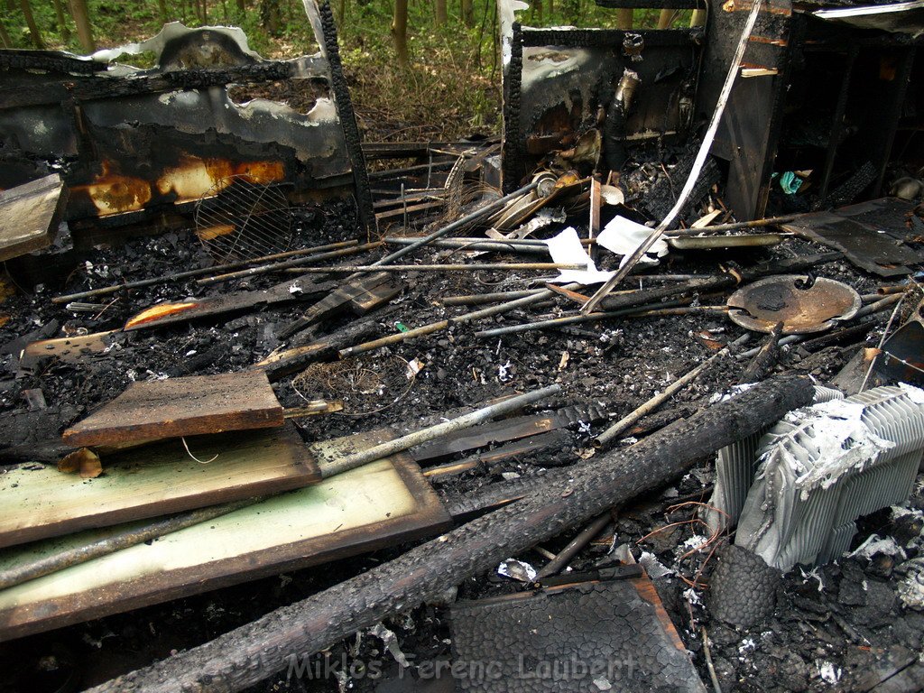 Brand Wohnwagen in Koeln Rodenkirchen P22.JPG